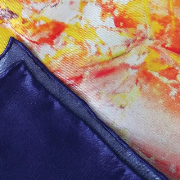 Luxury Euntique 100% Silk Twill Scarf with Hand-Rolled Edges – 90×90 cm Square - Picture 3 of 3